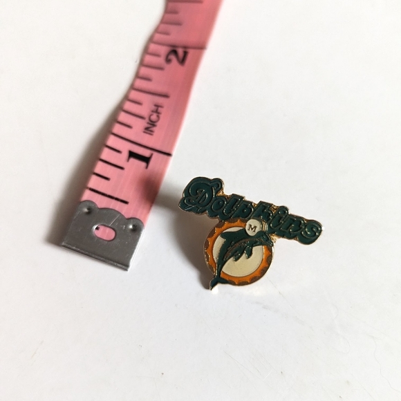 Miami Dolphins Pin - Picture 2 of 3